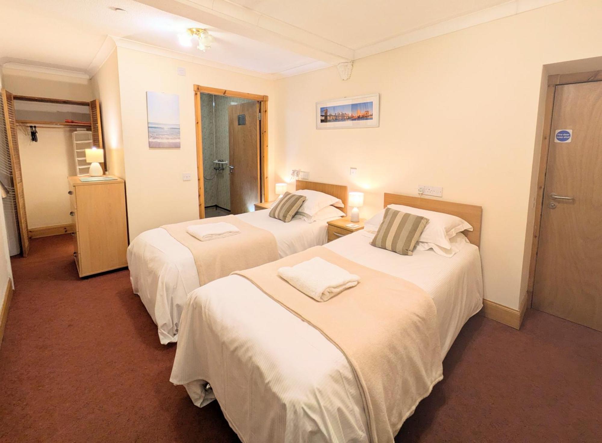 Hollybank - Ensuite Room & Use Of Large Shared Kitchen Dumfries Bagian luar foto
