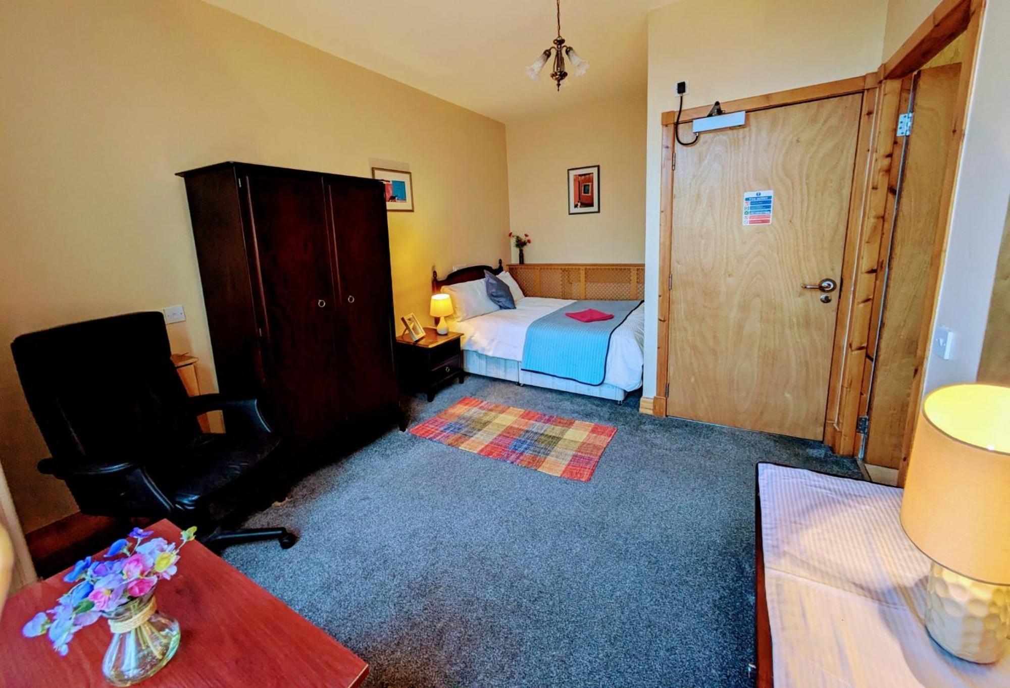 Hollybank - Ensuite Room & Use Of Large Shared Kitchen Dumfries Bagian luar foto