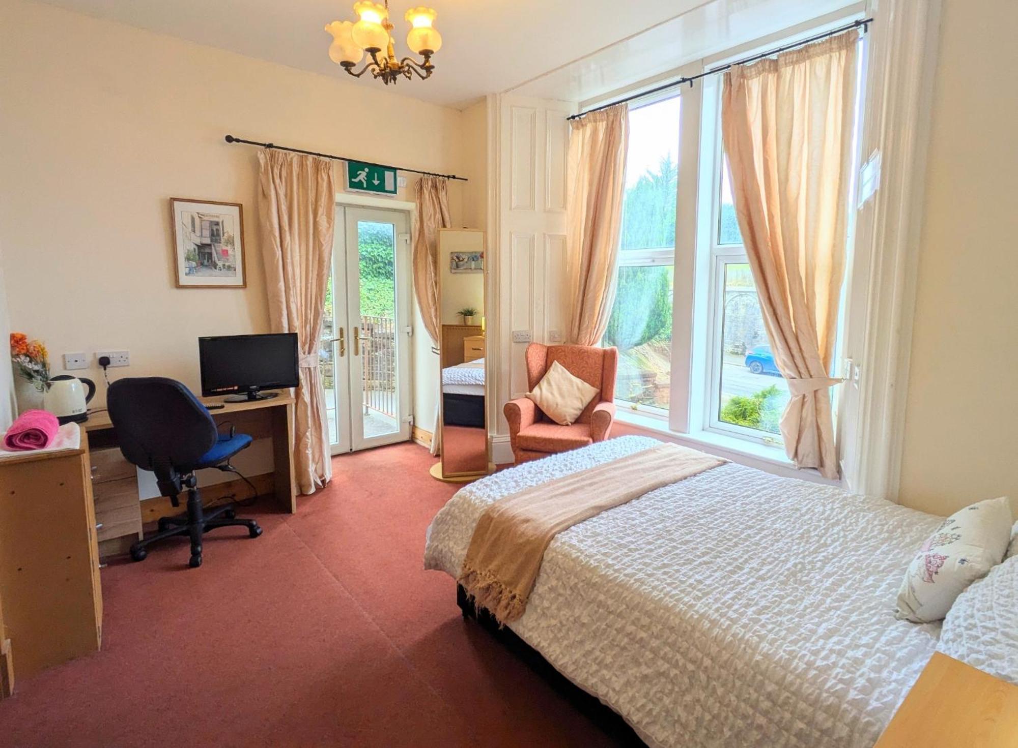 Hollybank - Ensuite Room & Use Of Large Shared Kitchen Dumfries Bagian luar foto